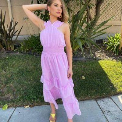 Demi Burnett Wiki, Age, Bio, Height, Boyfriend, Career, Net Worth