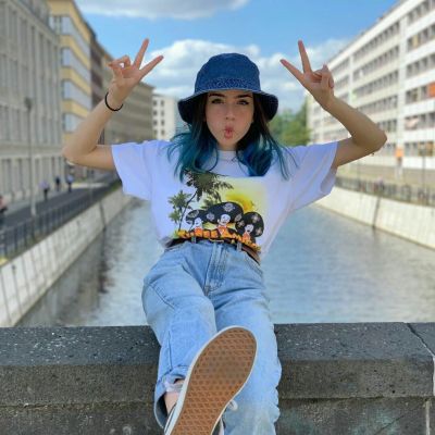 Gabriela Bee