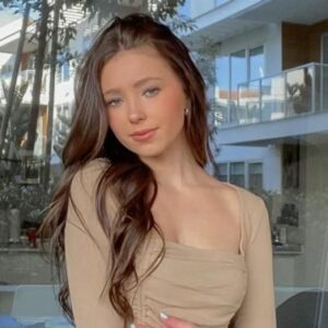 Chloe Love Rosenbaum Wiki, Age, Bio, Height, Boyfriend, Salary