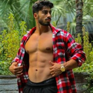 Mo Saffari's Wiki, Age, Bio, Weight, Height, Relationship, Career, Net