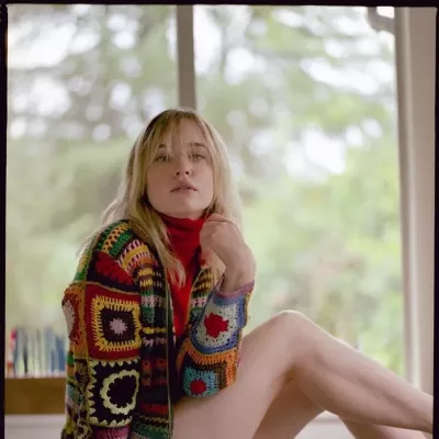 Roan Curtis, Age, Bio, Height, Boyfriend, Career, Net Worth