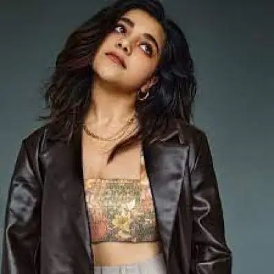 Iman Vellani Wiki, Age, Bio, Height, Boyfriend, Career, and Salary