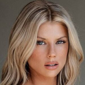 Charlotte Mckinney Wiki, Age, Height, Boyfriend, Career, Salary