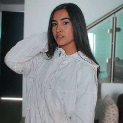 Gloria Valencia