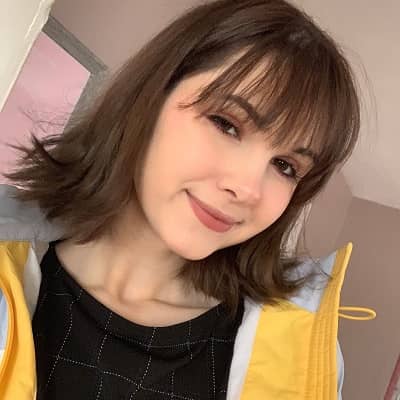 Bianca Devins Wiki, Age, Bio, Height, Boyfriend, Career, and Salary