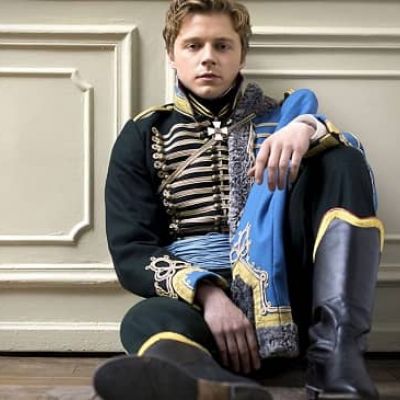 Jack Lowden Wiki, Age, Bio, Height, Girlfriend, Career, and Salary