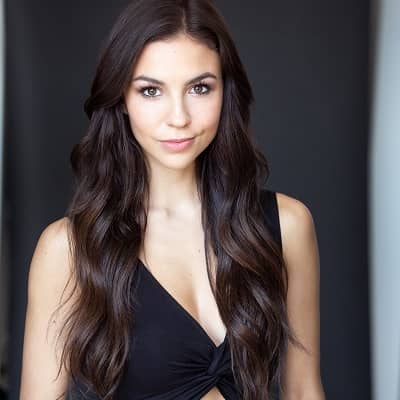 Joelle Farrow Wiki, Age, Bio, Height, Boyfriend, Career, and Salary