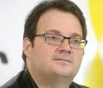 Brandon Sanderson