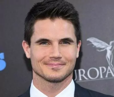 Robbie Amell
