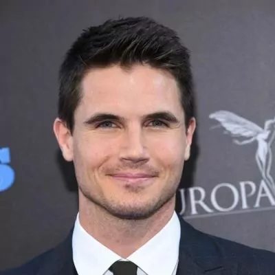 Robbie Amell