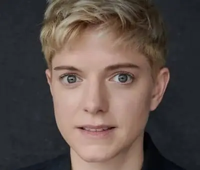Mae Martin