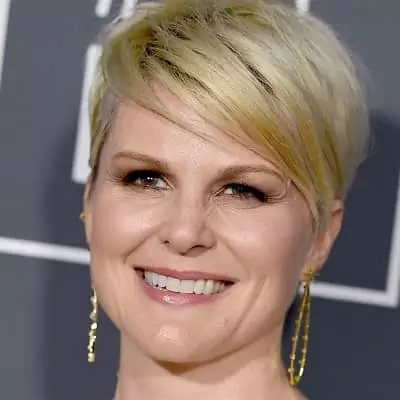 Jennifer Robertson